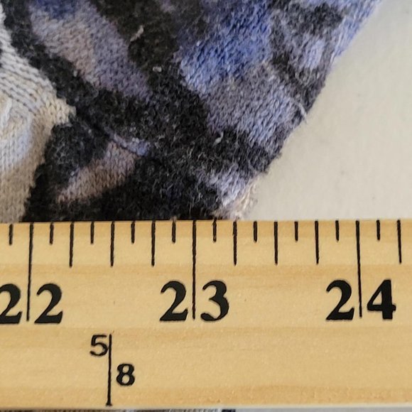 Avenue Gray Black Roses V Neck Long Sleeve Sweater Women Size 22/24 - Picture 4 of 9